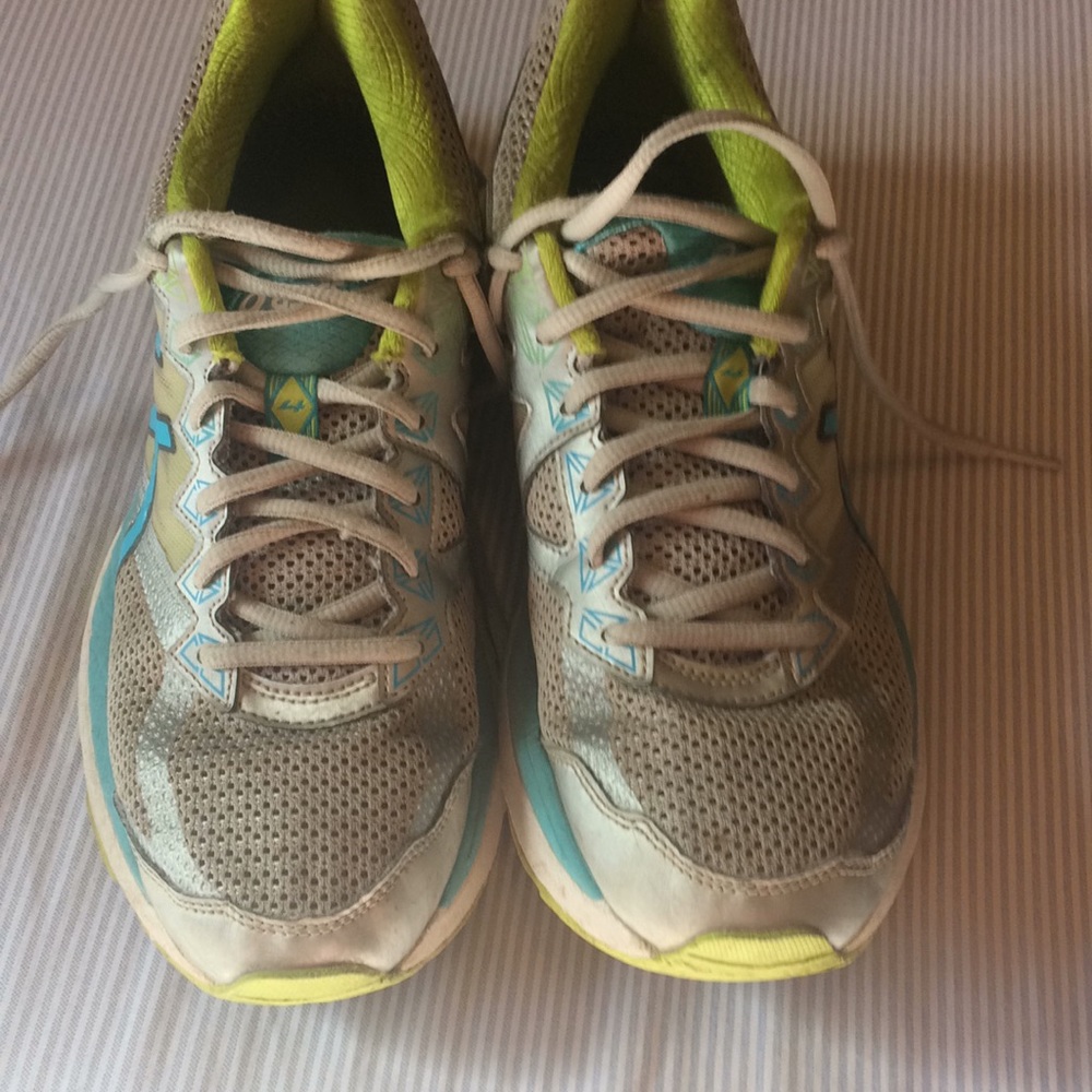 ASICS - Picture 2 of 5